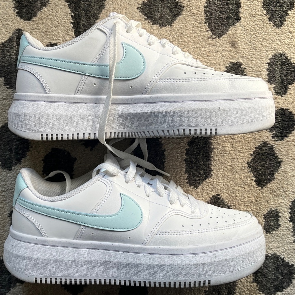 Nike White and Blue Sneakers with Leather Upper